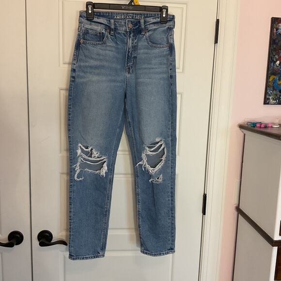 American Eagle Outfitters Denim - AMERICAN EAGLE Strigid Light Wash Distressed Jeans 2 Short